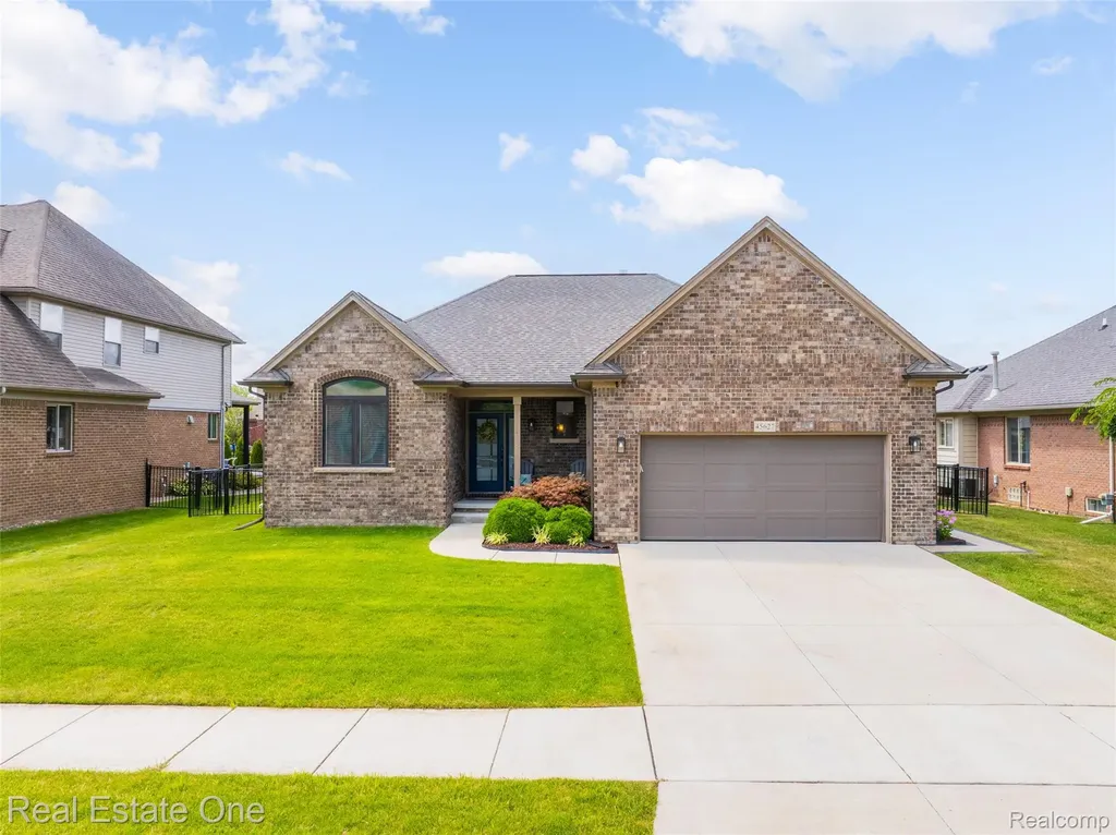 45627 Pentwater Drive Macomb Township MI 48044