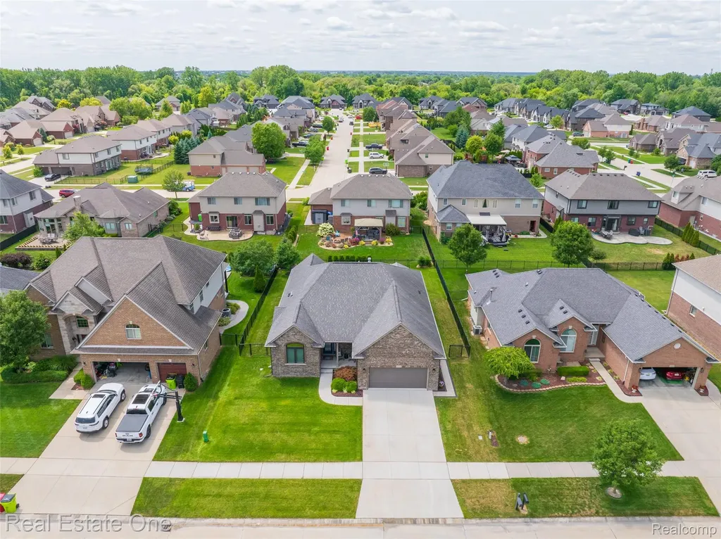 45627 Pentwater Drive Macomb Township MI 48044