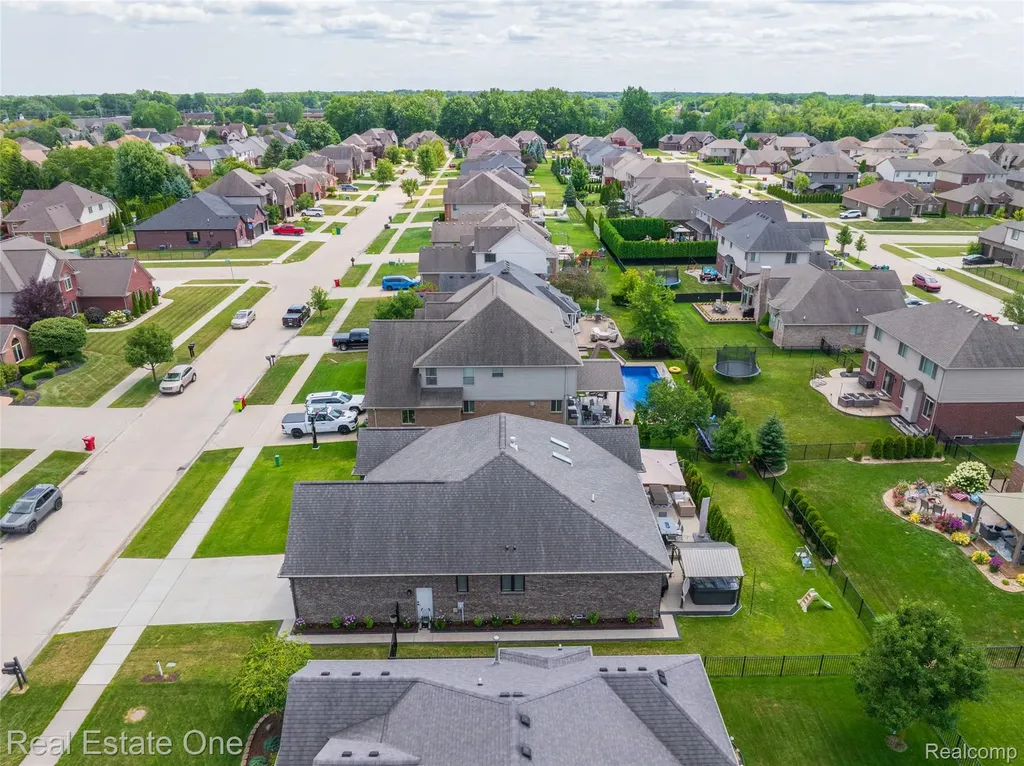 45627 Pentwater Drive Macomb Township MI 48044
