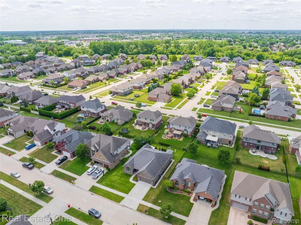 45627 Pentwater Drive Macomb Township MI 48044