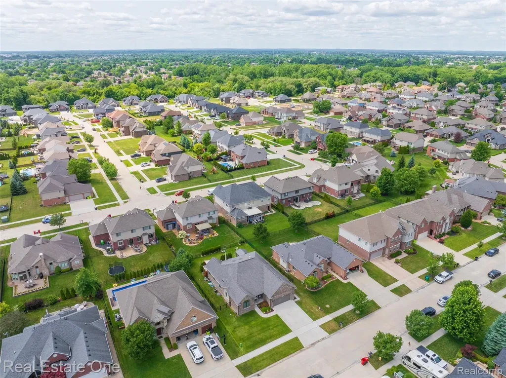 45627 Pentwater Drive Macomb Township MI 48044
