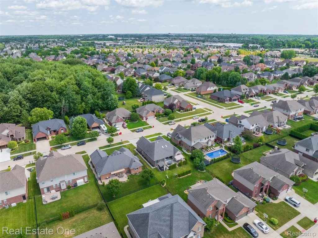 45627 Pentwater Drive Macomb Township MI 48044