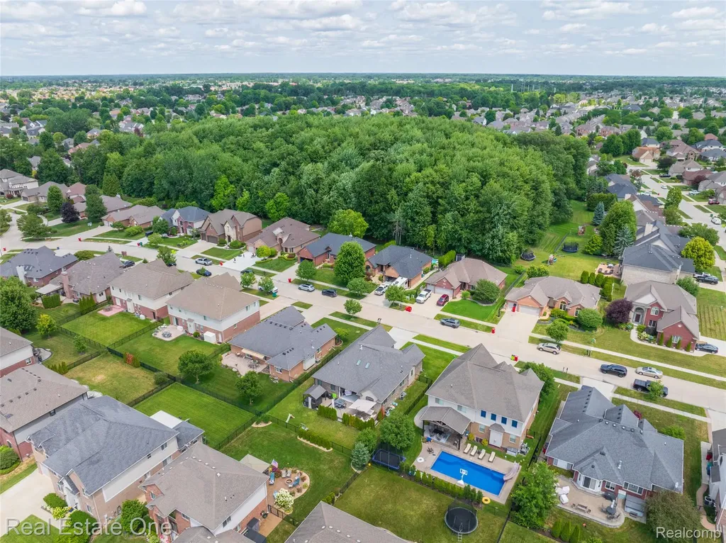 45627 Pentwater Drive Macomb Township MI 48044