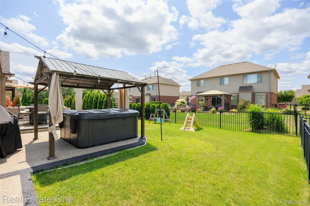 45627 Pentwater Drive Macomb Township MI 48044