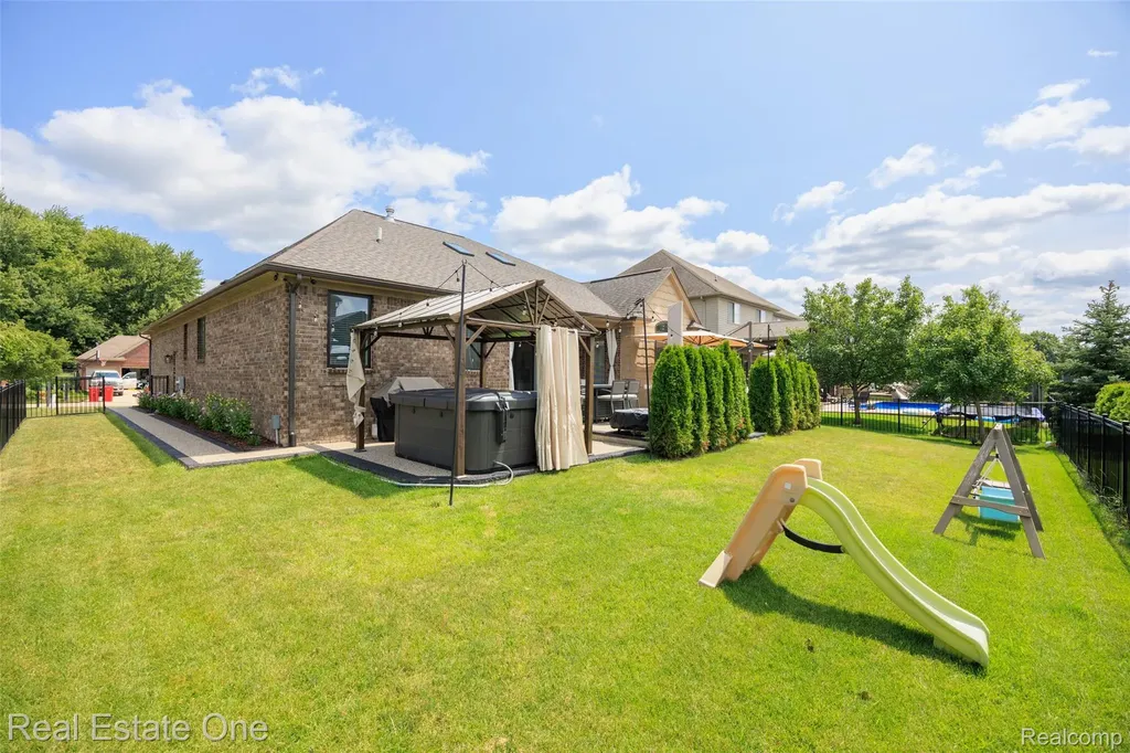 45627 Pentwater Drive Macomb Township MI 48044