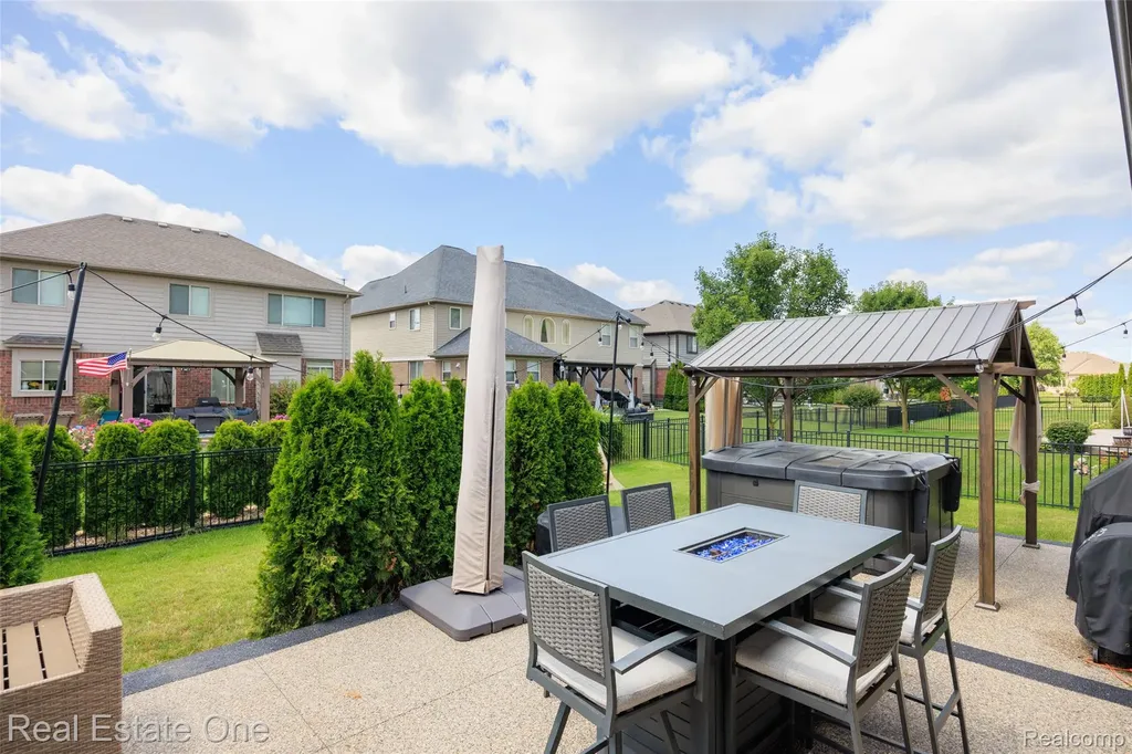 45627 Pentwater Drive Macomb Township MI 48044