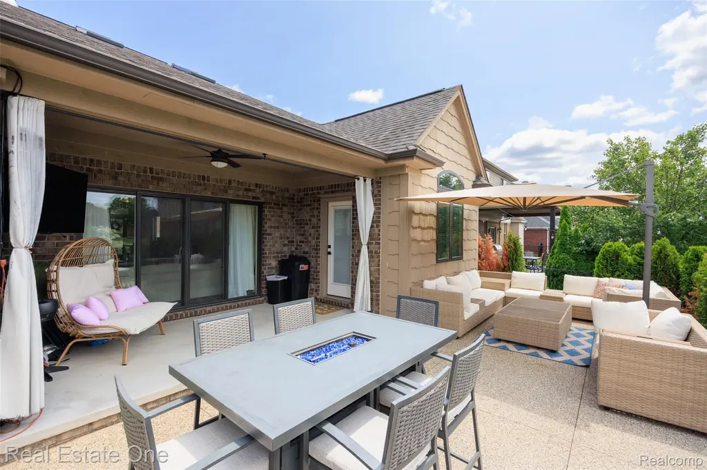 45627 Pentwater Drive Macomb Township MI 48044