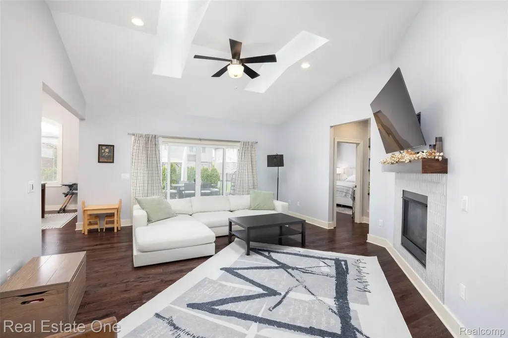45627 Pentwater Drive Macomb Township MI 48044