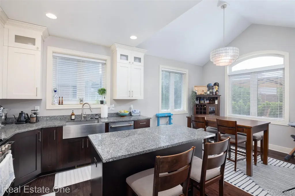 45627 Pentwater Drive Macomb Township MI 48044