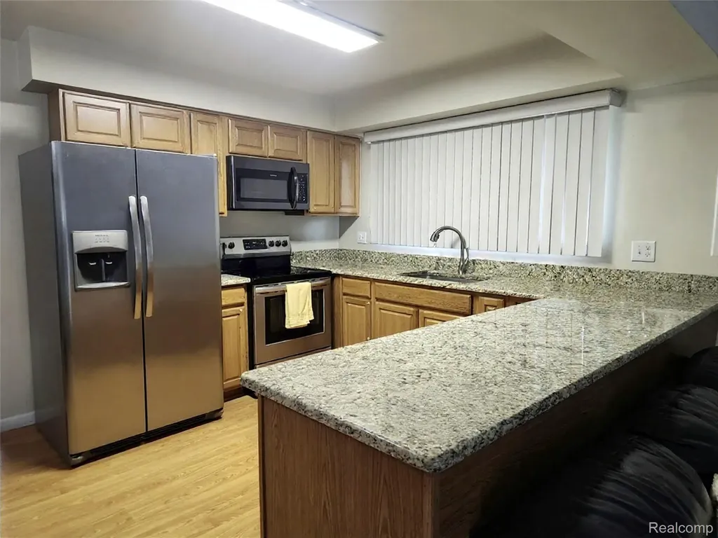 37729 Douglas Court Sterling Heights City MI 48310