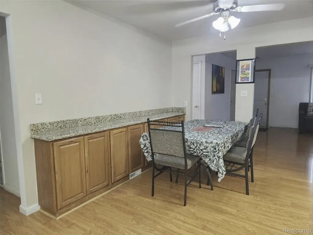 37729 Douglas Court Sterling Heights City MI 48310