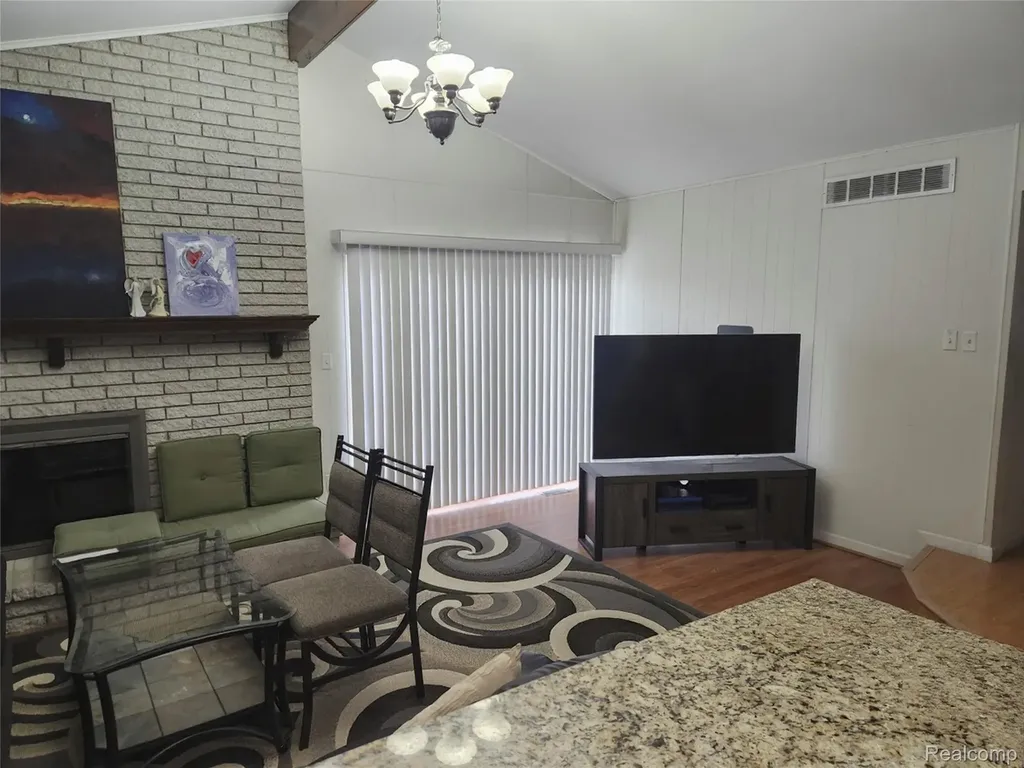 37729 Douglas Court Sterling Heights City MI 48310