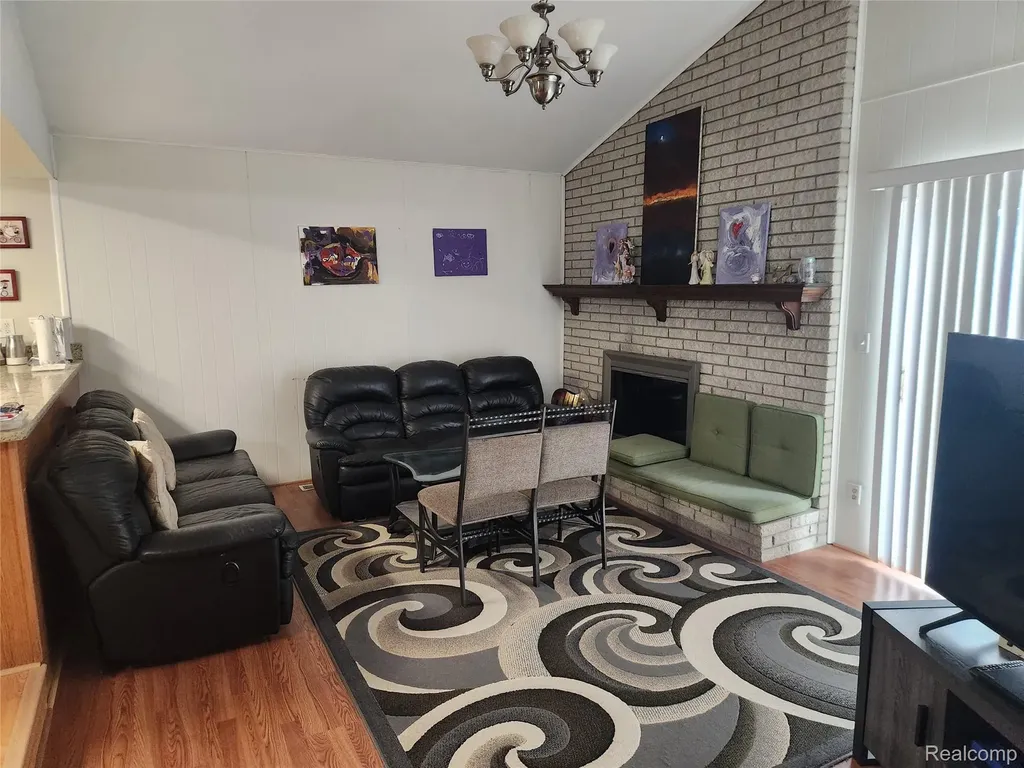 37729 Douglas Court Sterling Heights City MI 48310