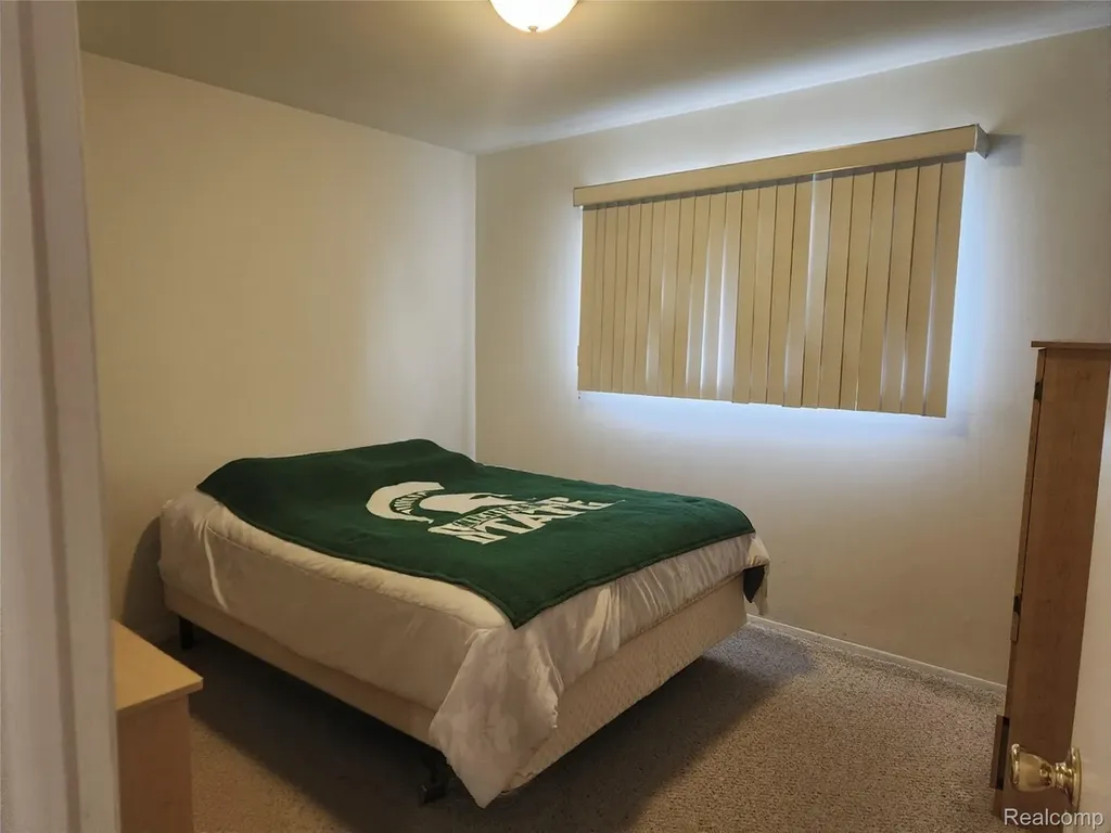 37729 Douglas Court Sterling Heights City MI 48310