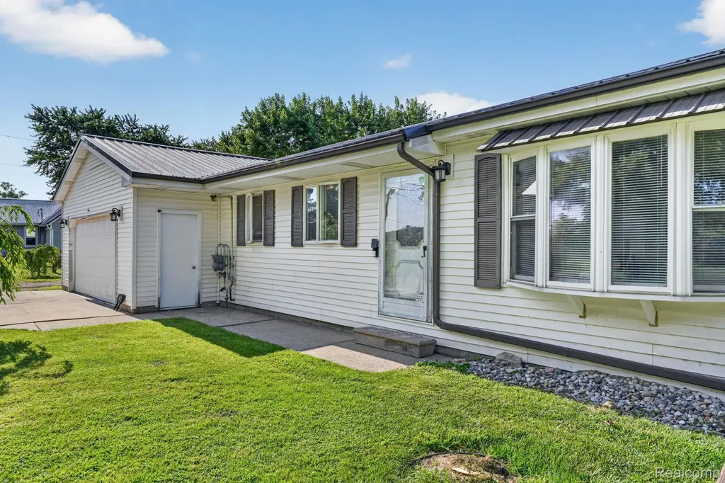 4184 W Lake Road Vienna Charter Township MI 48420