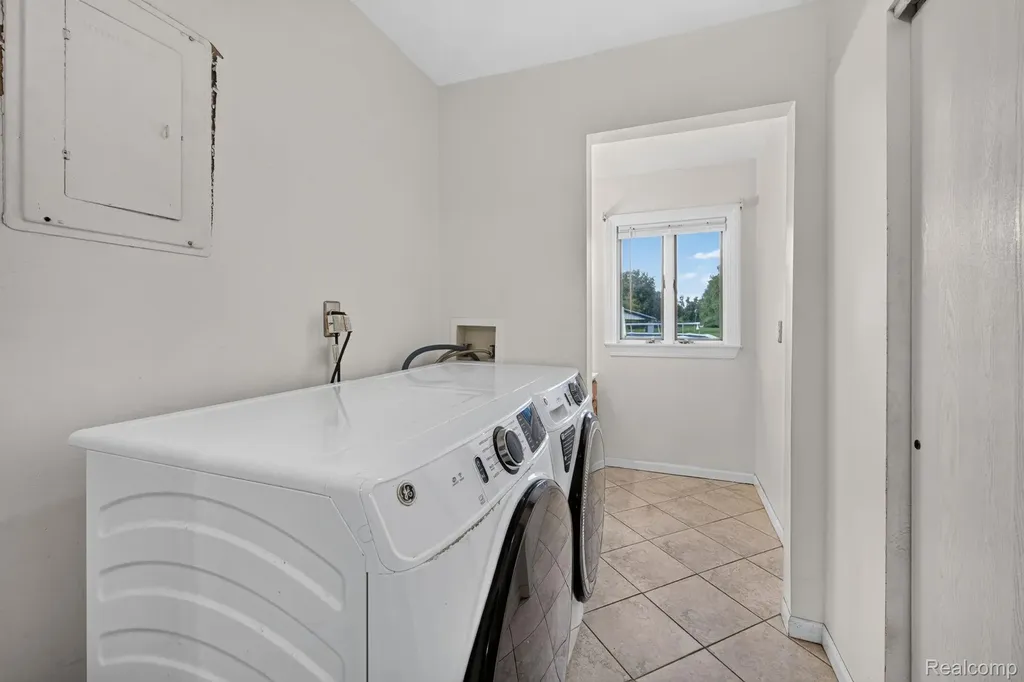 4184 W Lake Road Vienna Charter Township MI 48420