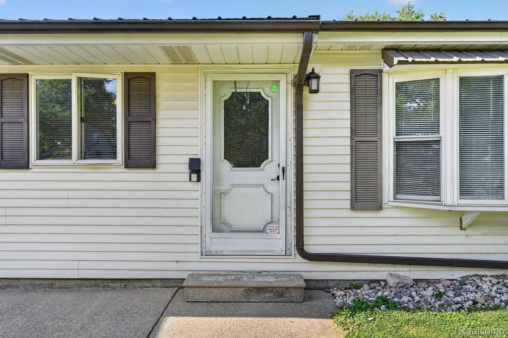 4184 W Lake Road Vienna Charter Township MI 48420