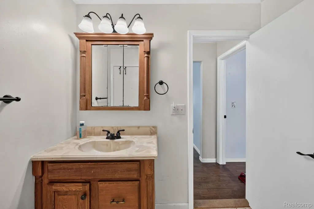 4184 W Lake Road Vienna Charter Township MI 48420