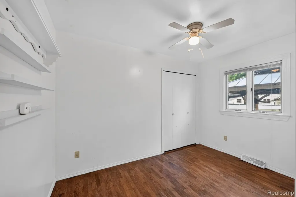 4184 W Lake Road Vienna Charter Township MI 48420