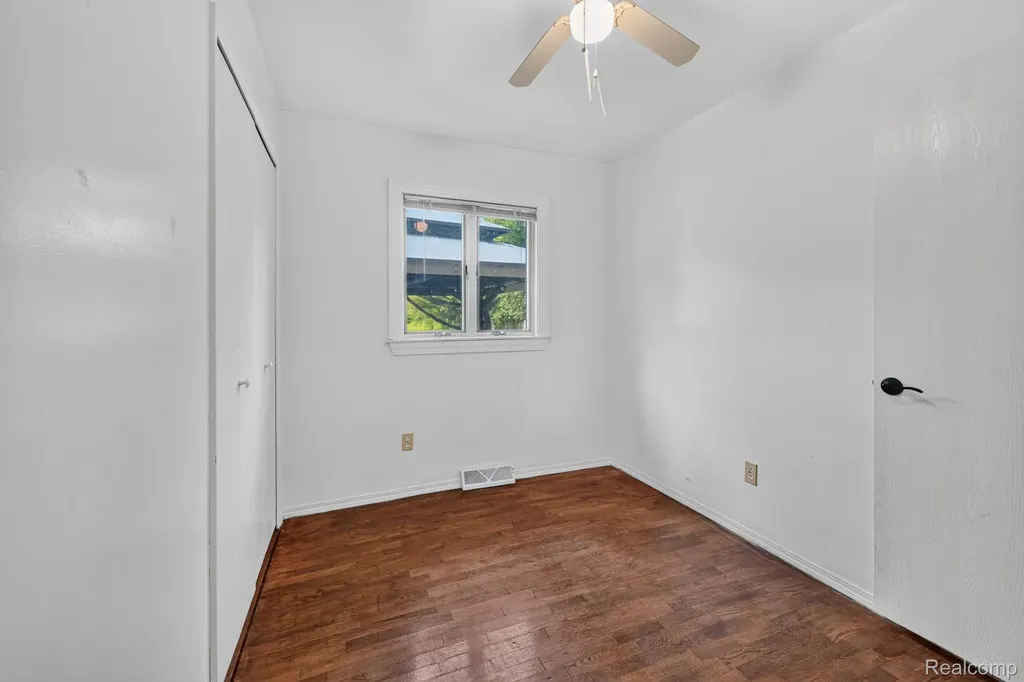 4184 W Lake Road Vienna Charter Township MI 48420