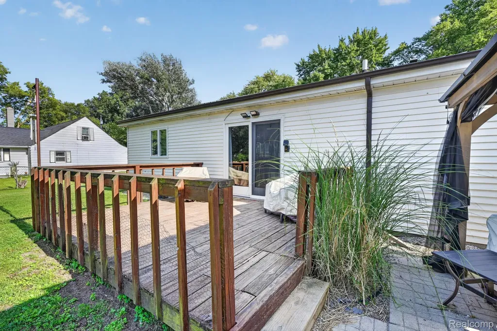4184 W Lake Road Vienna Charter Township MI 48420