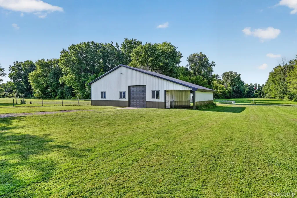 4184 W Lake Road Vienna Charter Township MI 48420