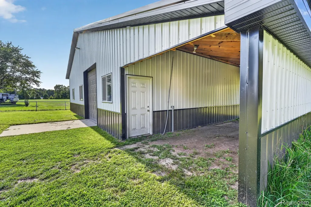 4184 W Lake Road Vienna Charter Township MI 48420