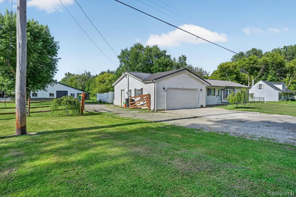 4184 W Lake Road Vienna Charter Township MI 48420
