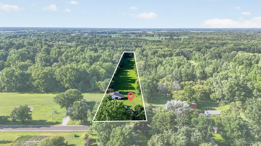 4184 W Lake Road Vienna Charter Township MI 48420