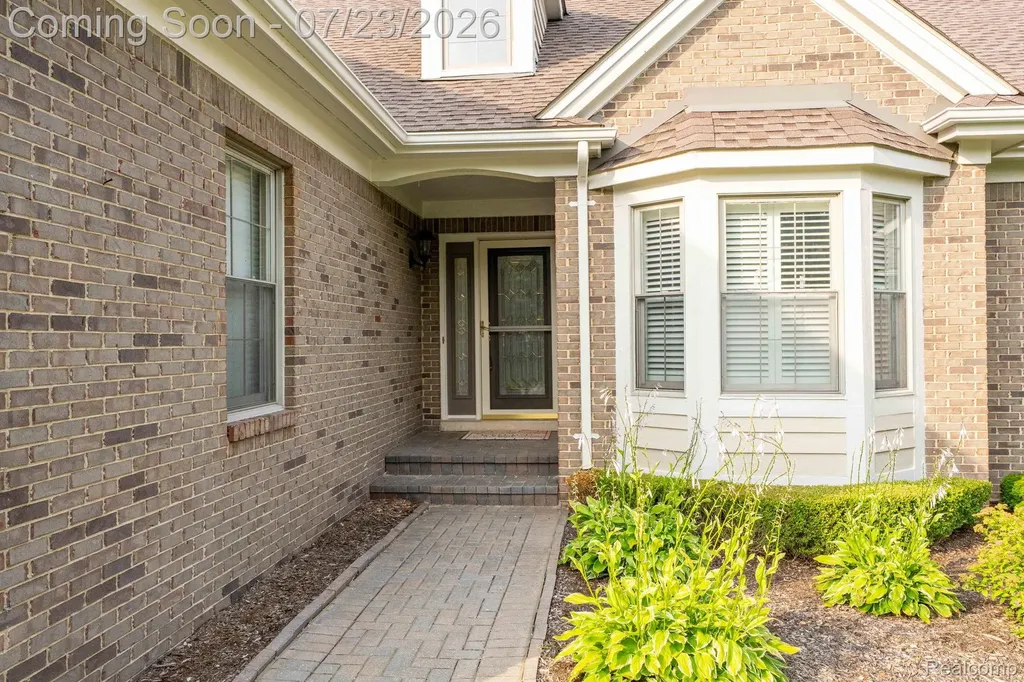 62910 Walker Court Washington Township MI 48094