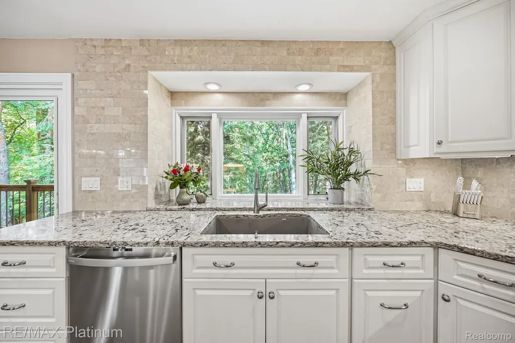5458 Lake Ridge Drive Genoa Township MI 48116