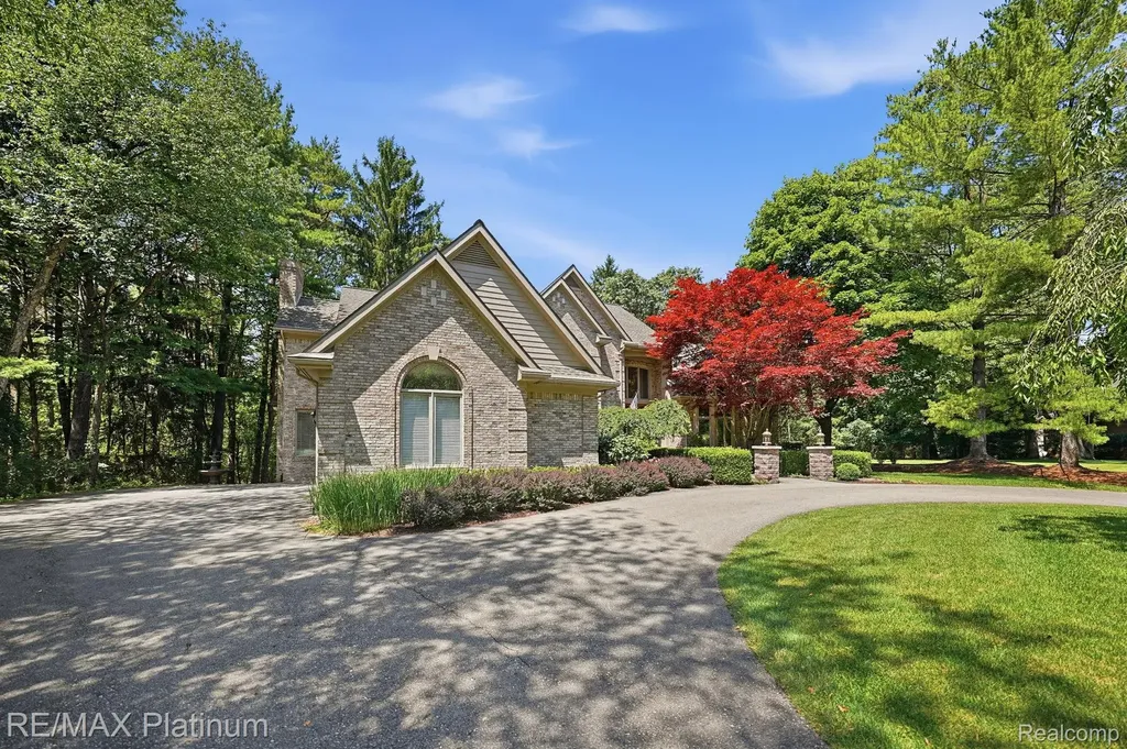 5458 Lake Ridge Drive Genoa Township MI 48116