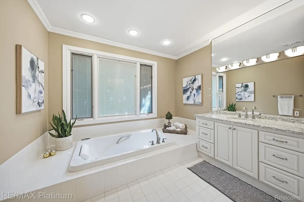 5458 Lake Ridge Drive Genoa Township MI 48116