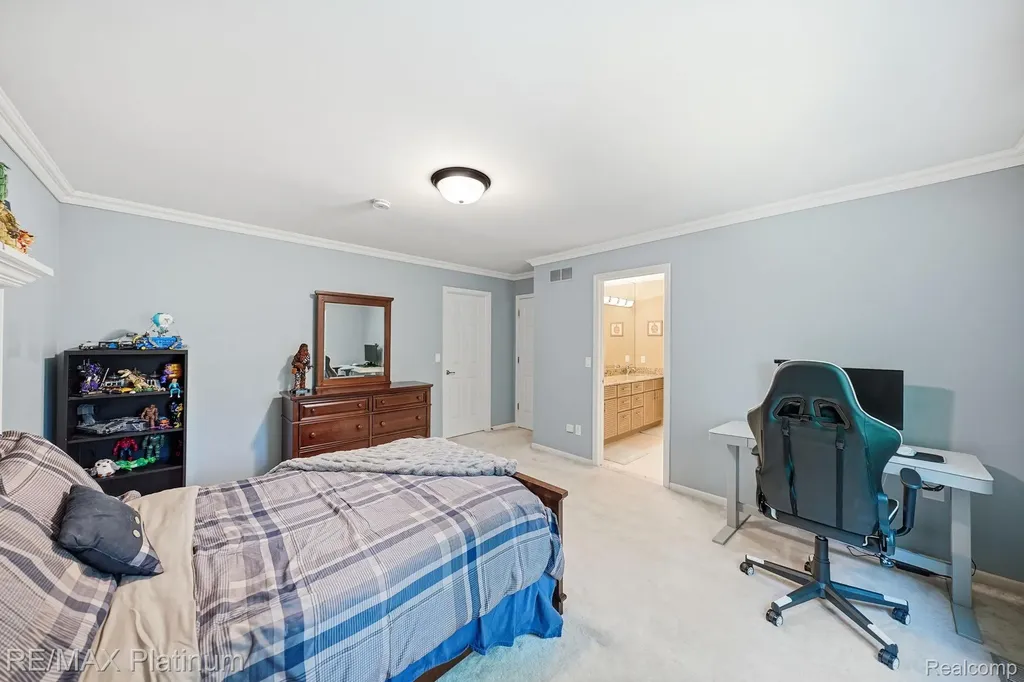5458 Lake Ridge Drive Genoa Township MI 48116