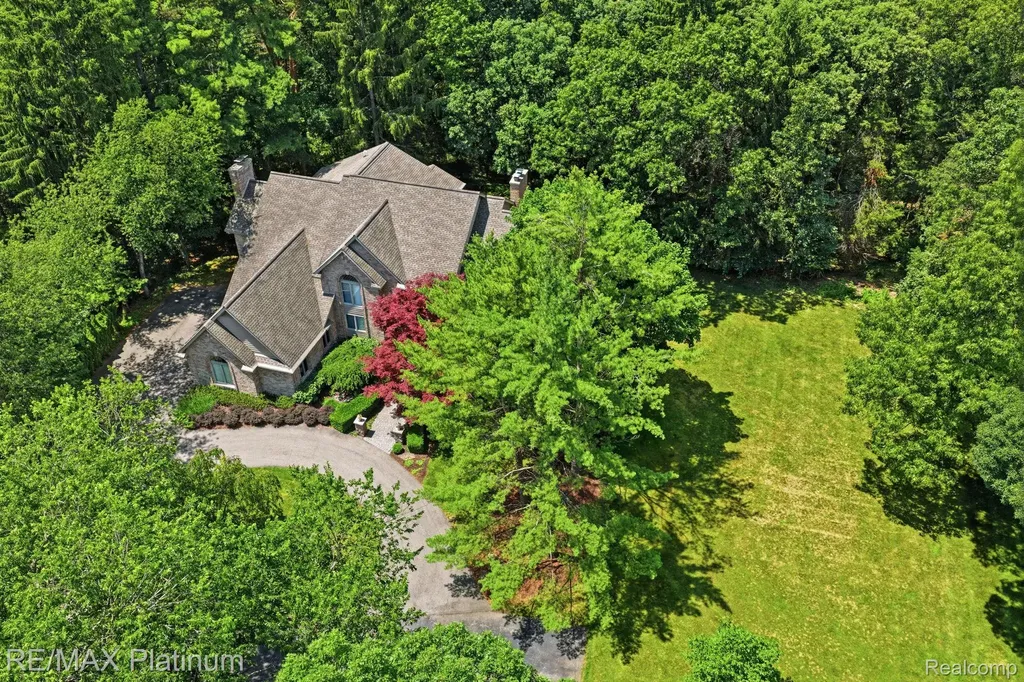 5458 Lake Ridge Drive Genoa Township MI 48116