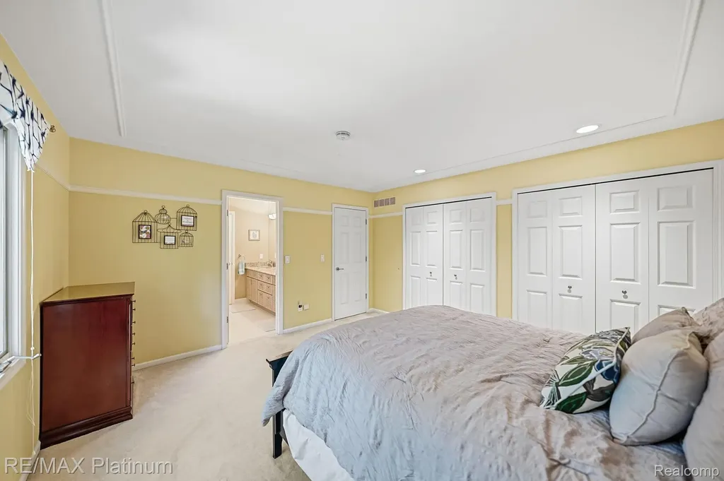 5458 Lake Ridge Drive Genoa Township MI 48116