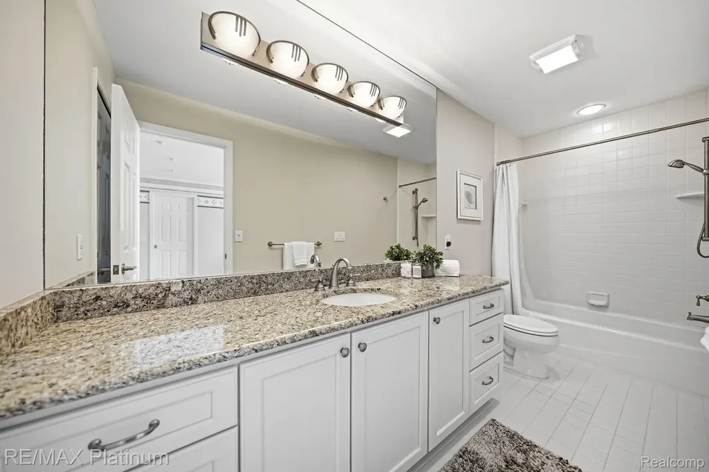 5458 Lake Ridge Drive Genoa Township MI 48116