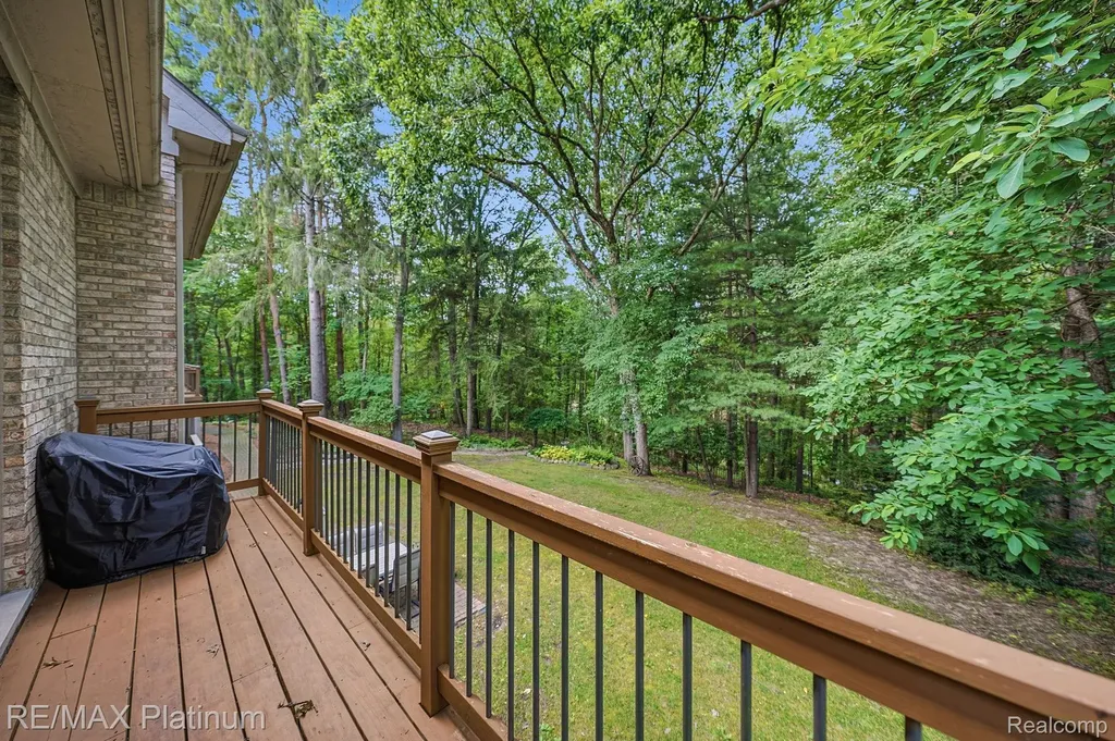 5458 Lake Ridge Drive Genoa Township MI 48116