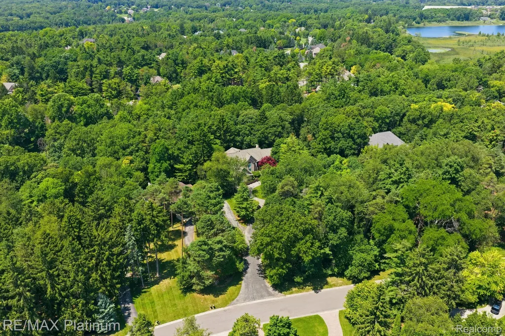 5458 Lake Ridge Drive Genoa Township MI 48116