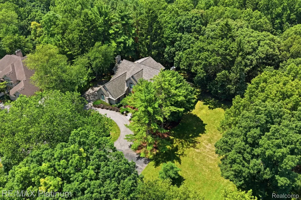 5458 Lake Ridge Drive Genoa Township MI 48116