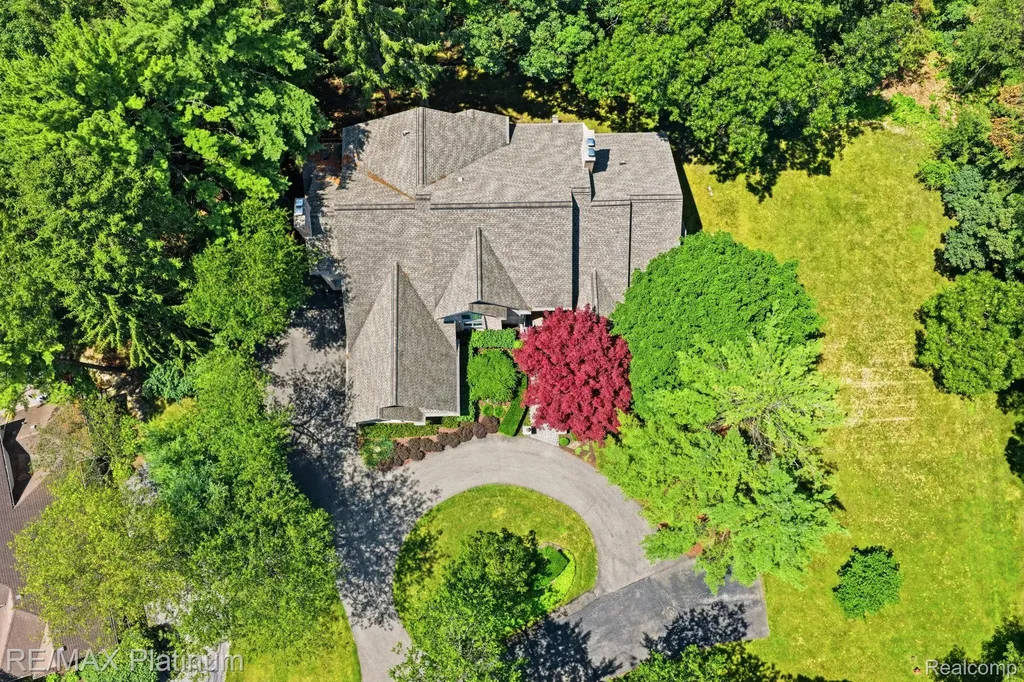 5458 Lake Ridge Drive Genoa Township MI 48116
