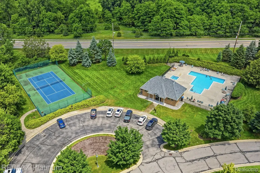 5458 Lake Ridge Drive Genoa Township MI 48116
