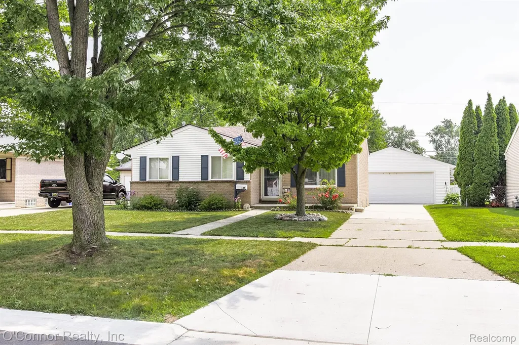 655 Georgia Avenue Marysville City MI 48040