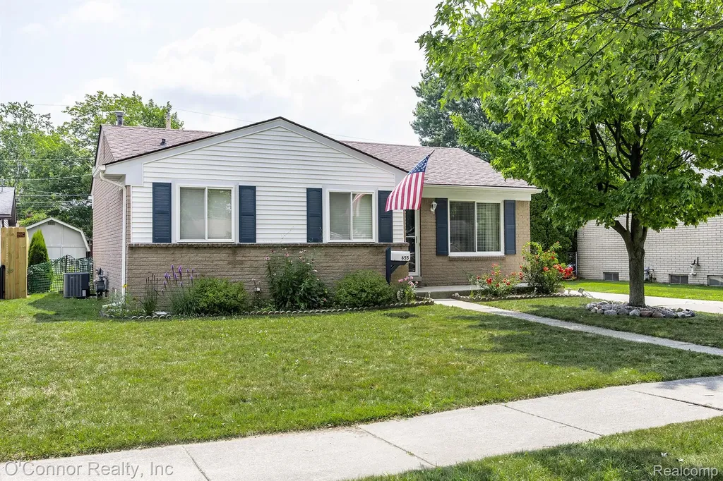 655 Georgia Avenue Marysville City MI 48040