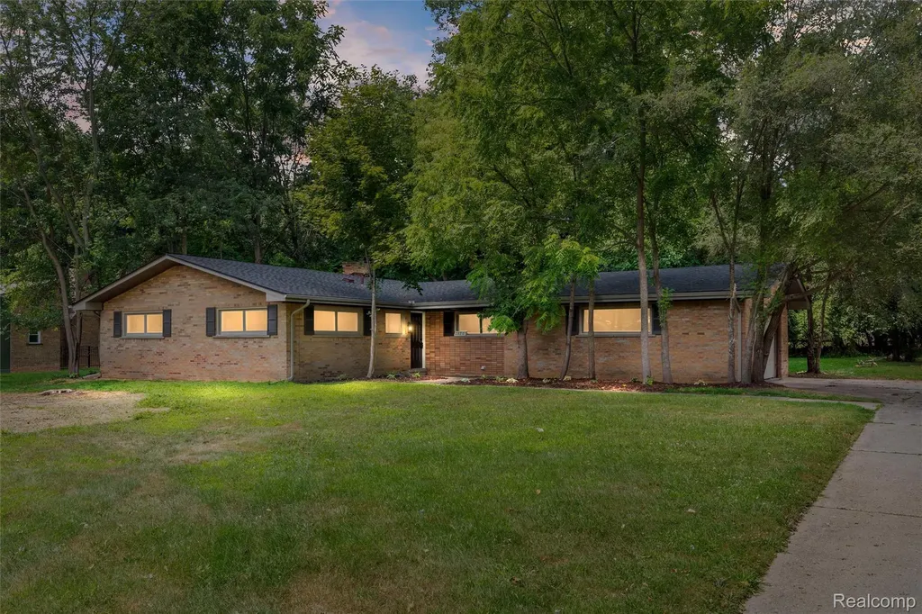 26261 La Muera Street Farmington Hills City MI 48334