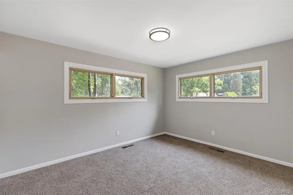 26261 La Muera Street Farmington Hills City MI 48334