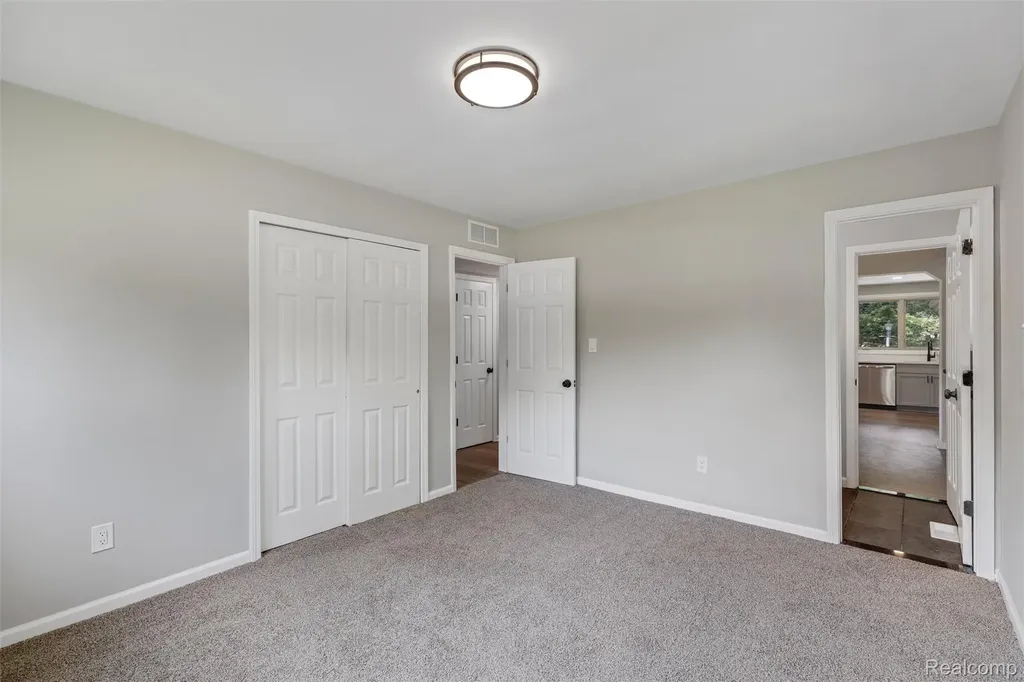 26261 La Muera Street Farmington Hills City MI 48334