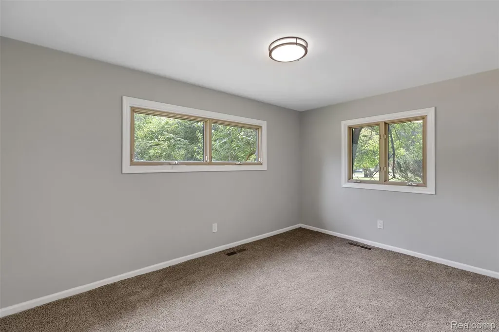 26261 La Muera Street Farmington Hills City MI 48334