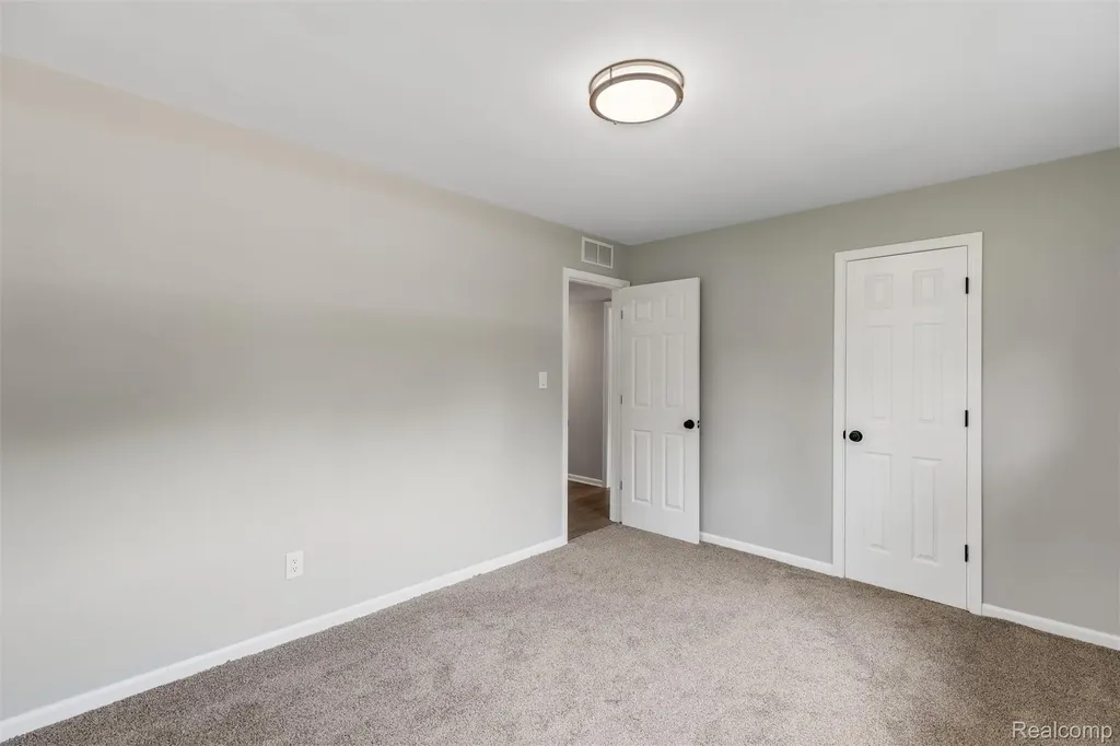 26261 La Muera Street Farmington Hills City MI 48334
