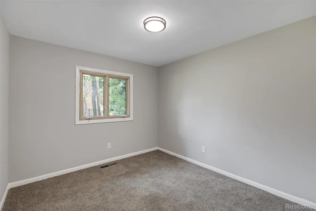 26261 La Muera Street Farmington Hills City MI 48334